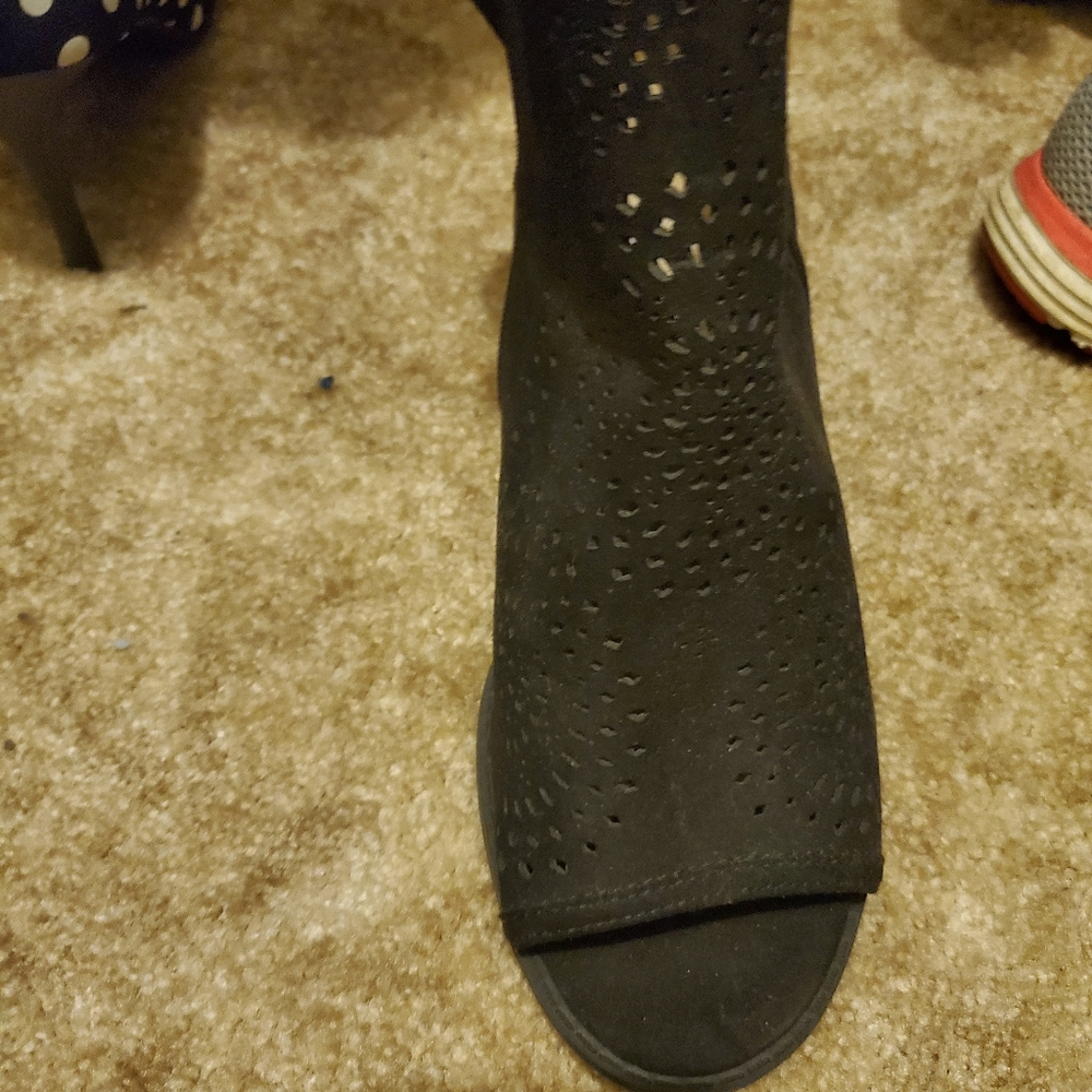 Size 11w chunky heels!